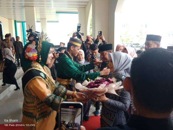 Juara Satu Duta Pariwisata Kota Parepare Sambut Kedatangan Pj. Gubernur SulSel dan Pj. Ketua Tim Penggerak PKK SulSel