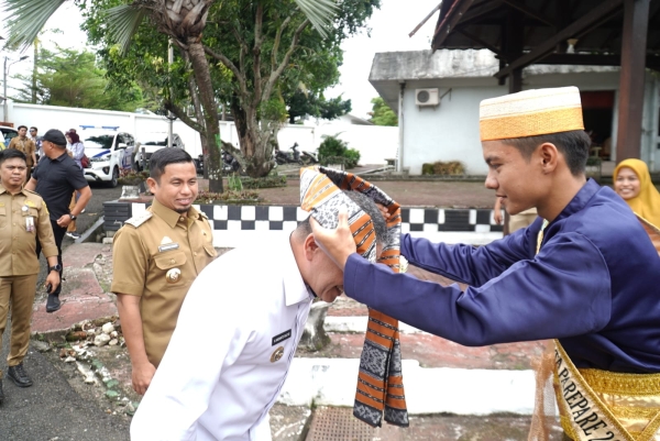 Duta Pariwisata Parepare Bertugas dalam Penyambutan Tamu Daerah