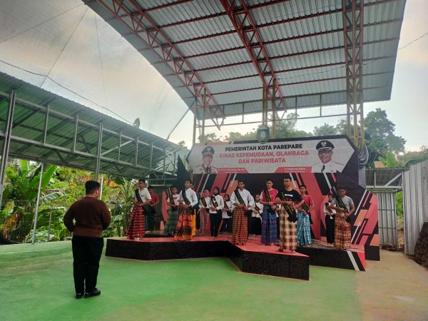 20 Finalis  Duta Pariwisata Kota Parepare  mengikuti Sesi Catwalk