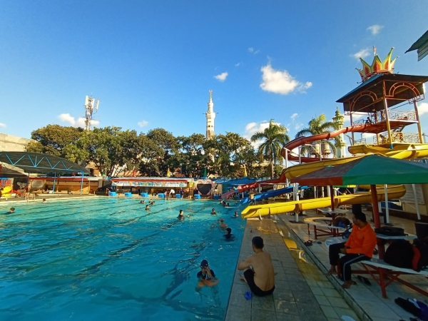 AYO BERWISATA DI WATERBOOM PAREPARE