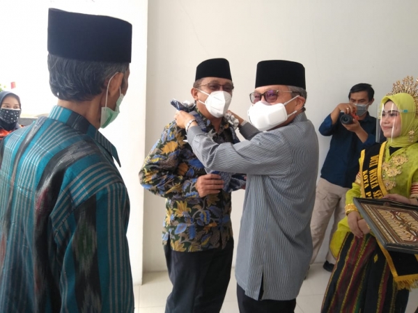 Tari Paddupa Binaan Disporapar dan Duta Wisata Parepare Sambut Tamu Pelantikan ICMI Orda Parepare