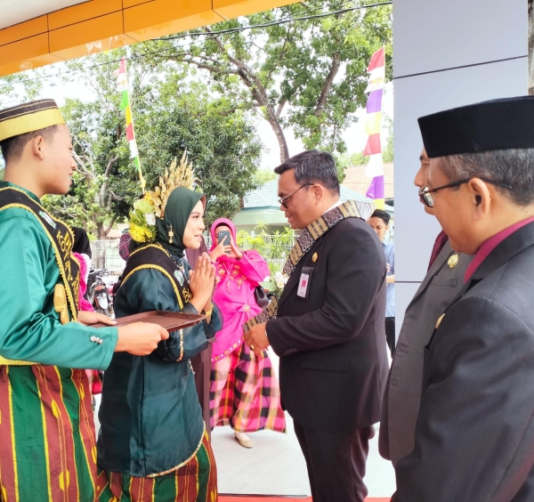 Duta Pariwisata Kota Parepare Sambut Deputi PSDP RI  dalam Peresmian Perpustakaan Umum Kota Parepare
