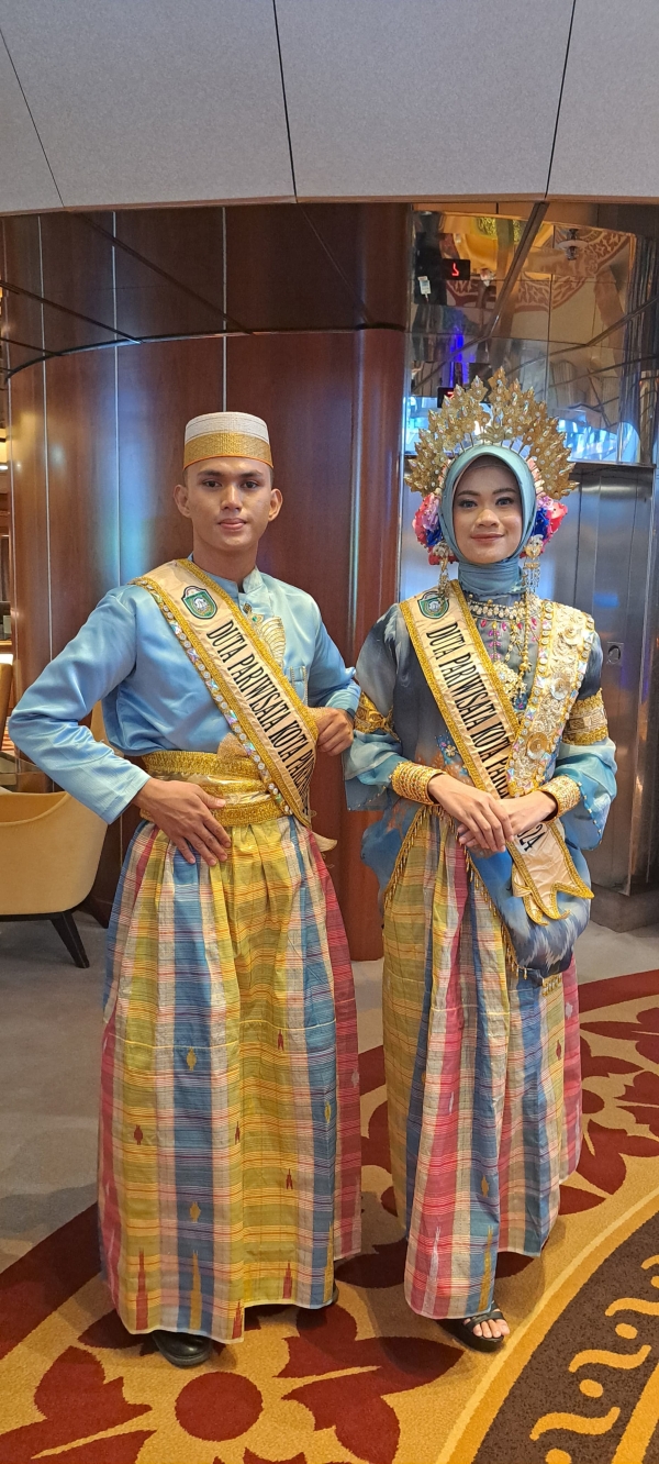 Duta Pariwisata Kota Parepare Sambut Kedatangan MS ARTANIA di Pelabuhan Nusantara Kota Parepare